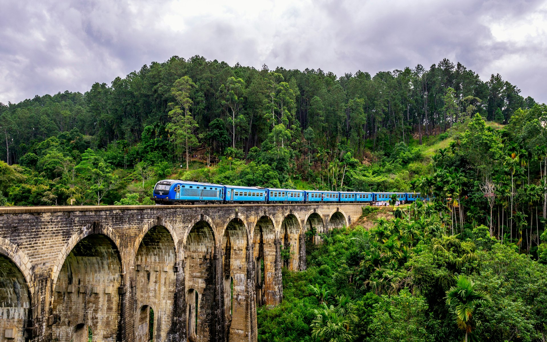 Blue train at Nine Arches Bridge, Ella, Sri Lanka